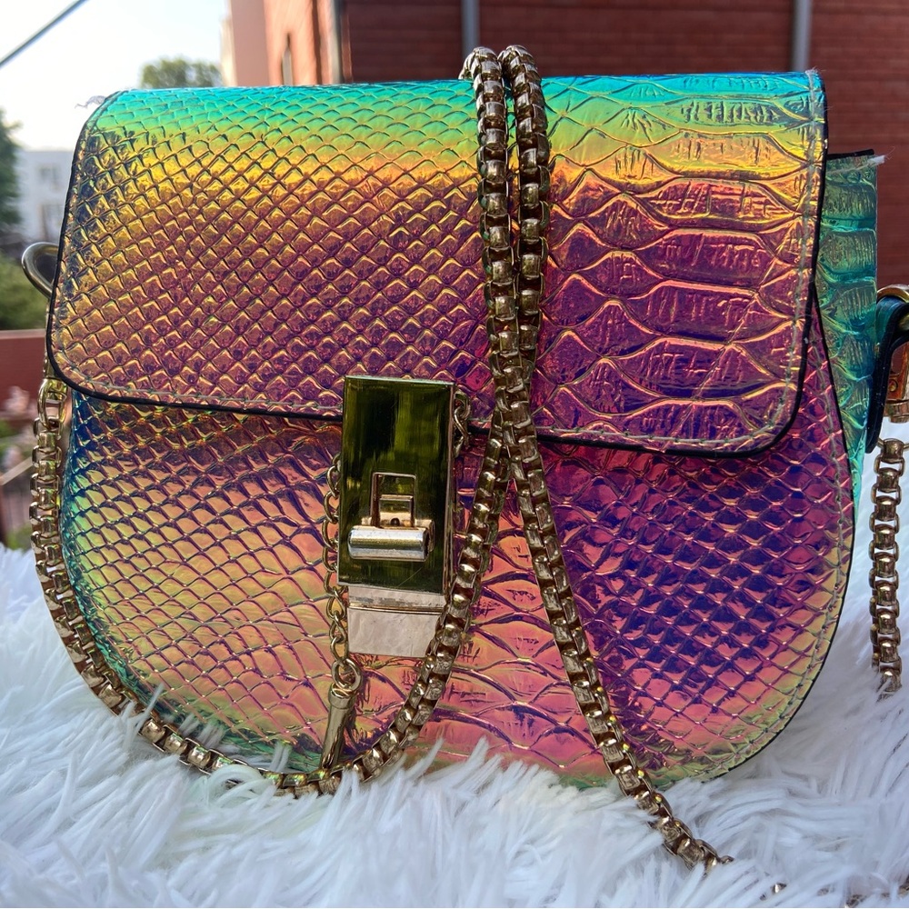 Holographic “chameleon” Gold Chain Crossbody Bag